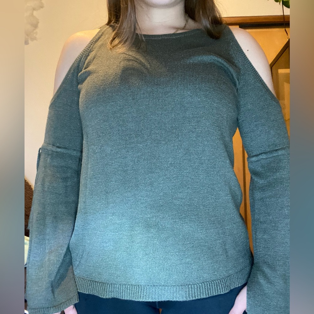 Open shoulder top